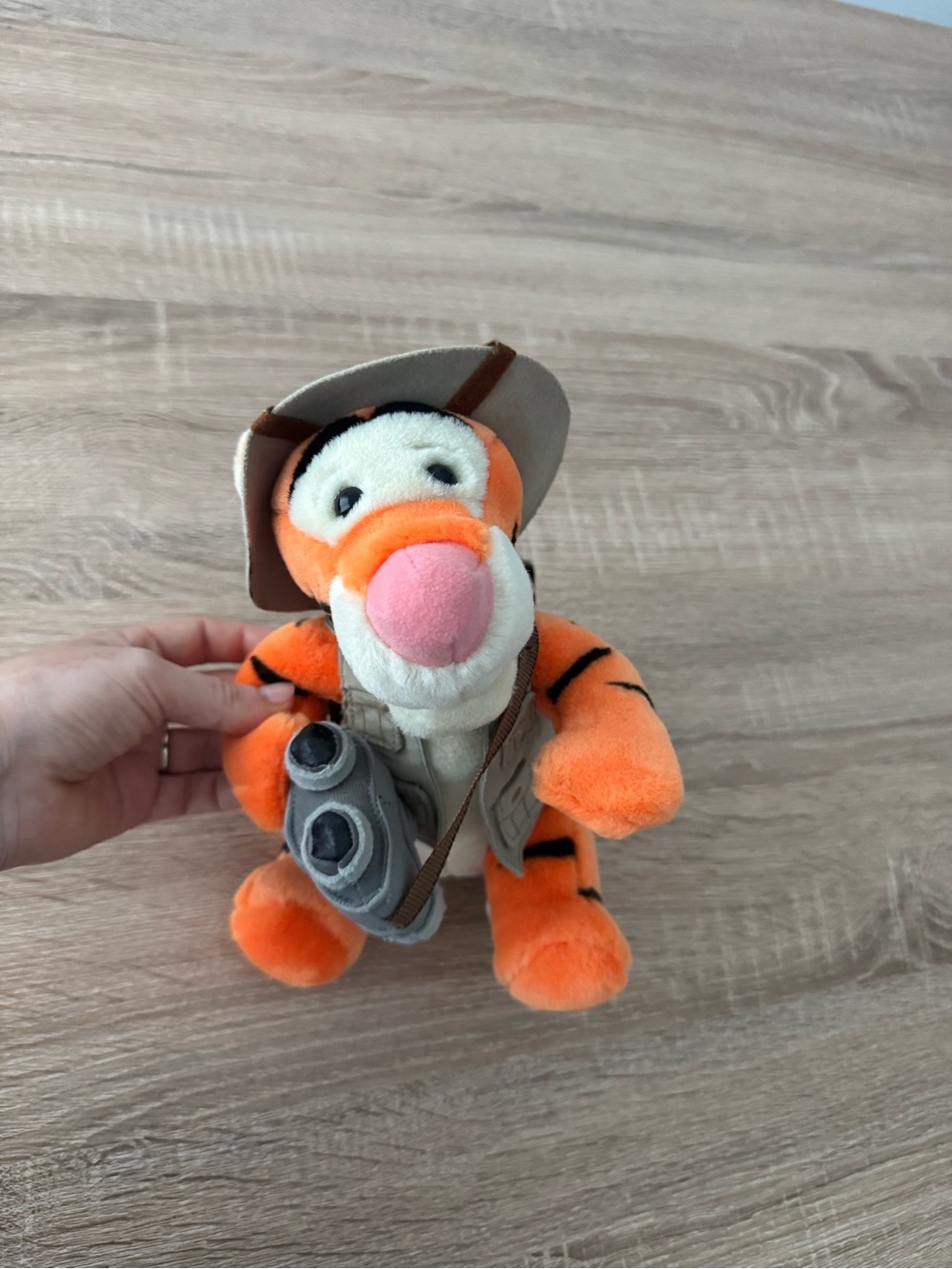 Tigger Plush Explorer Tourist Safari Stuffed Animal Toy Disney World NWOT